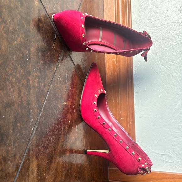 Women’s Elle brand red suede 3inch heels with gold studs. Size 8.5 worn once - Picture 1 of 6